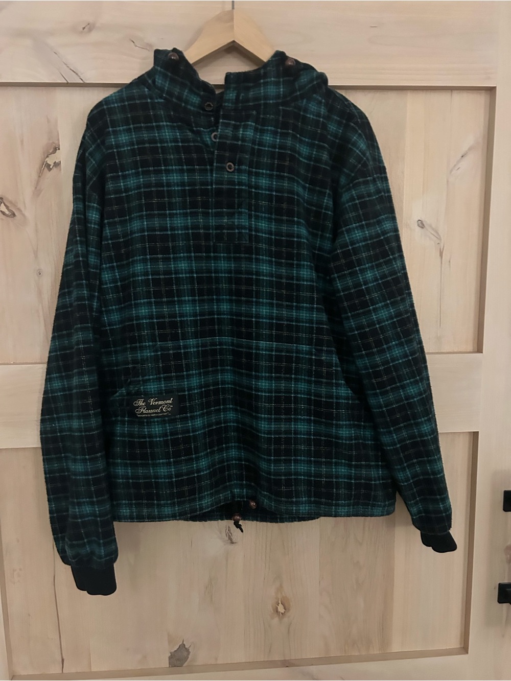 Vermont Flannel Company Hooded Green, black Gold plaid Flannel pullover, Large